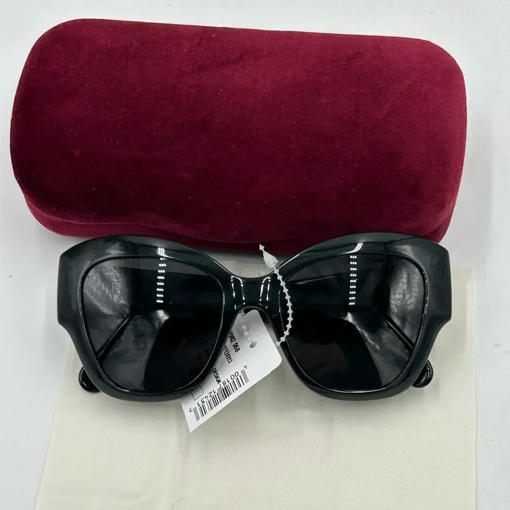 Women’s Gucci cat Eye sunglasses made in Italy